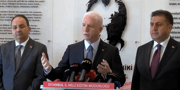 İstanbul'daki depremde okullar hasar aldı mı?