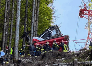 İtalya'da teleferik kabini düştü: 4 ölü