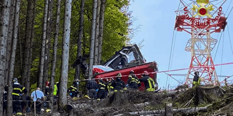 İtalya'da teleferik kabini düştü: 4 ölü