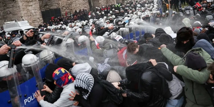 İzinsiz protestolarda tutuklanan 34 genç tahliye edildi