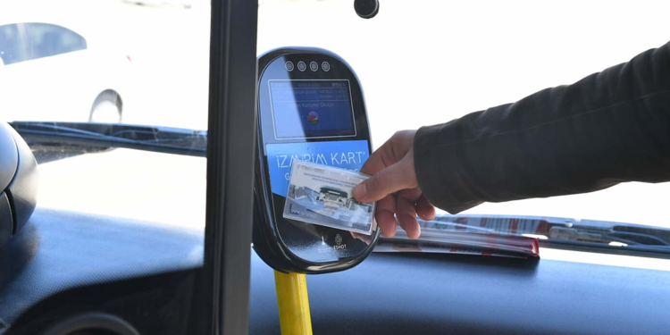 İzmir'de toplu ulaşıma zam yapıldı
