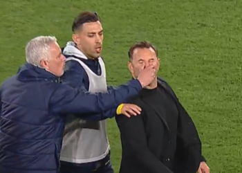 Jose Mourinho, Okan Buruk'un burnunu sıktı!