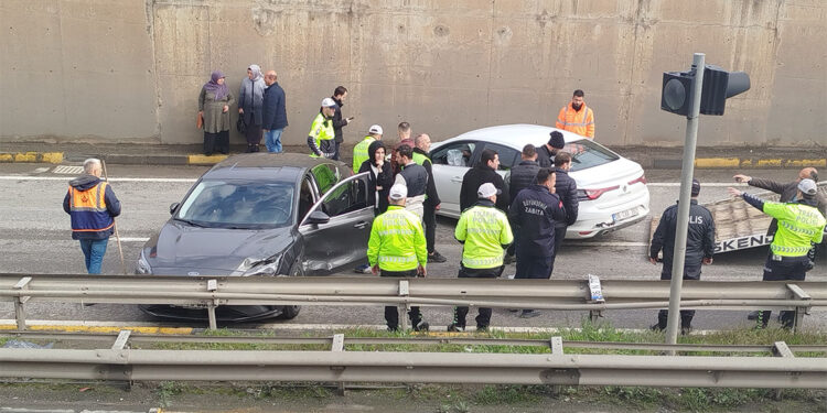 Karadeniz Sahil Yolu'nda 25 araç zincirleme kazaya karıştı