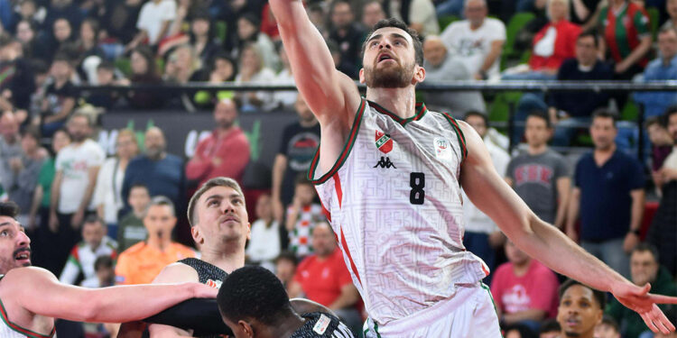 Karşıyaka'da Hakan Sayılı sakatlandı