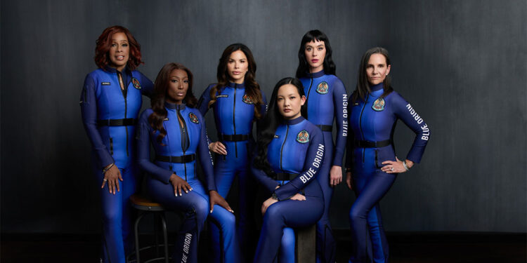 Katy Perry kadınlardan oluşan bir ekip ile uzaya gitti