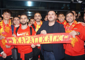 Kayserispor kafilesi tezahüratlarla karşılandı