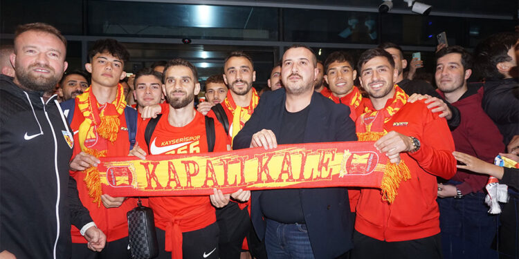Kayserispor kafilesi tezahüratlarla karşılandı
