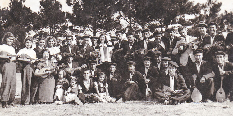 Karanlığı aydınlatan bir meşale Köy enstitüleri