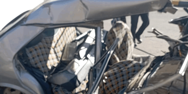 Kars'ta zırhlı araç ile otomobil çarpıştı; 2'si polis 6 yaralı