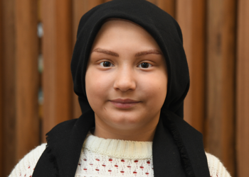 Kaşları dökülen küçük Aysima'ya, kalıcı makyajla kaş yapıldı