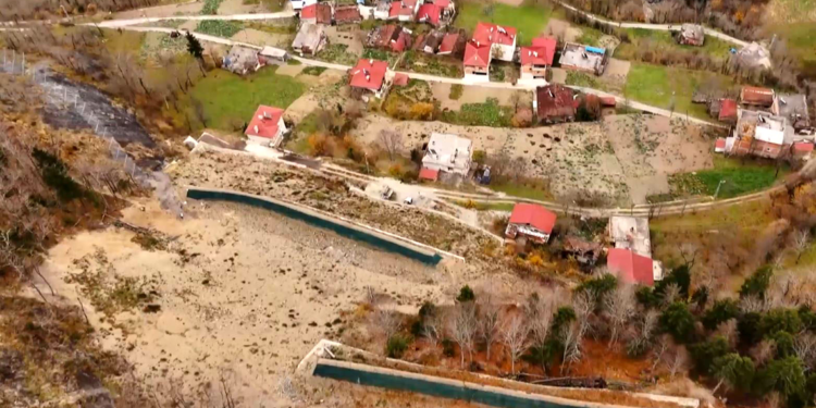 Kaya düşme tehdidine 'gabion duvar'lı kalkan