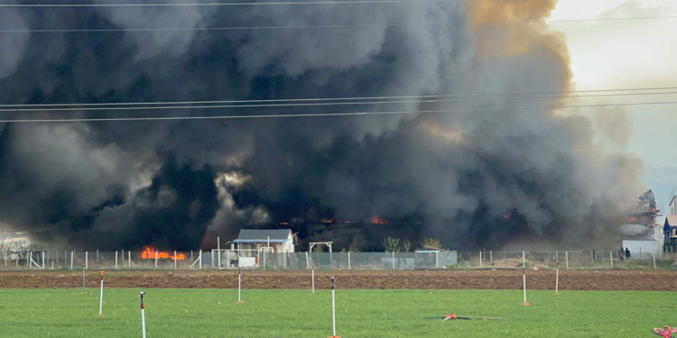 Kaynak makinesinden sıçrayan kıvılcımlar tavuk çiftliğini yaktı