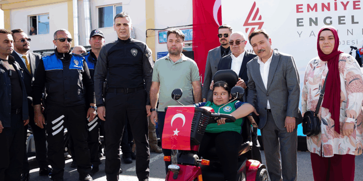 Kayseri'de 130 adet akülü araç dağıtımı gerçekleştirildi