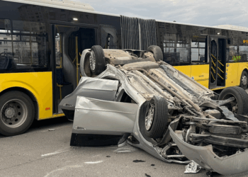 Kayseri'de özel halk otobüsü ile otomobil çarpıştı: 9 yaralı
