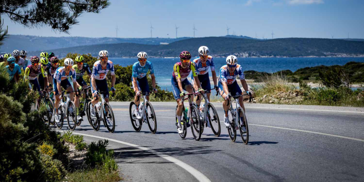Kemer’de pedallar 60'ıncı Cumhurbaşkanlığı Bisiklet Turu için çevrilecek