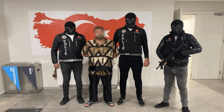 Kırmızı bültenle aranan 3 şüpheli, yurt dışında yakalandı