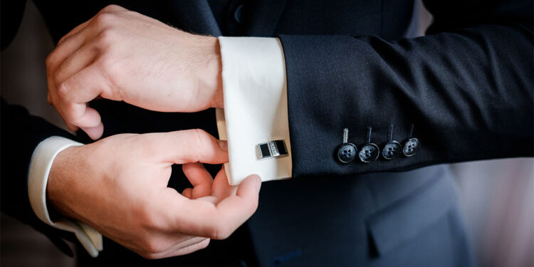 Zarafetin sessiz imbiği: Kol düğmelerinin hikayesi