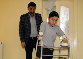 Kol ve bacakları olmayan Nakşin'in yeni protez mutluluğu