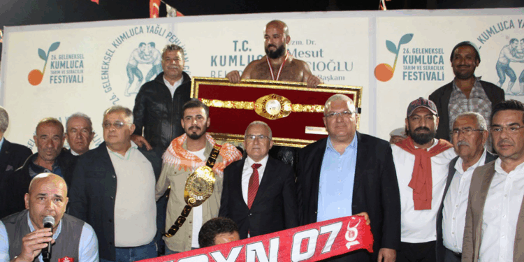 Kumluca Güreşleri'nde başpehlivan Orhan Okulu oldu