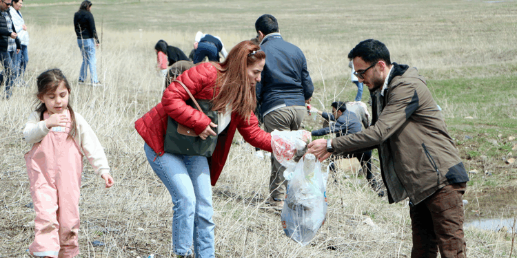 'Kuş Cenneti'nde bahar temizliği