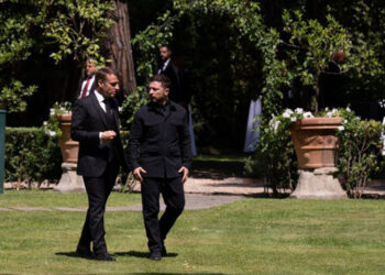 Emmanuel Macron ve Volodimir Zelenskiy ateşkes meselesini görüştü