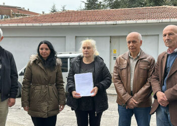 Mahkeme kararına rağmen trafo binasının yıkılmamasına mahalleliden tepki