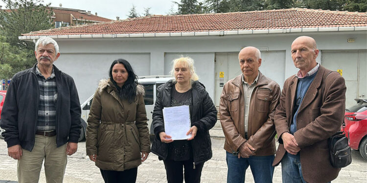 Mahkeme kararına rağmen trafo binasının yıkılmamasına mahalleliden tepki