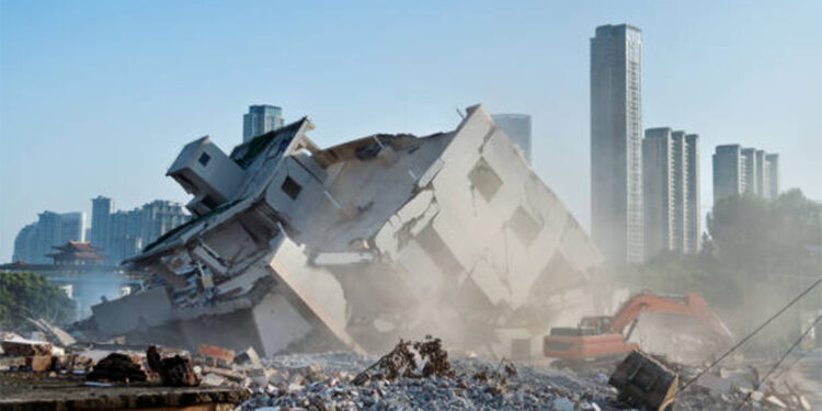 Mısır'da dört katlı bina çöktü; 4 ölü
