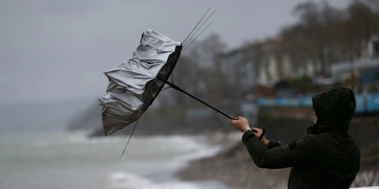 Meteoroloji uyardı: Kuvvetli sağanak, fırtına ve çöl tozu geliyor