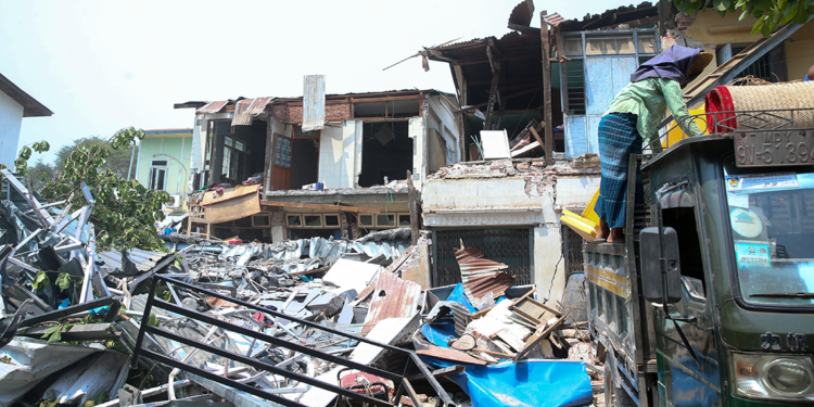 Myanmar'daki depremlerde hayatını kaybedenlerin sayısı 3 bini geçti