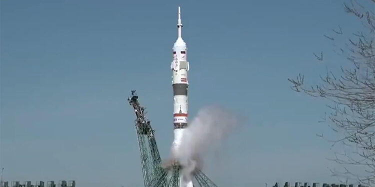 NASA astronotu ve iki Rus kozmonot ISS’e gönderildi