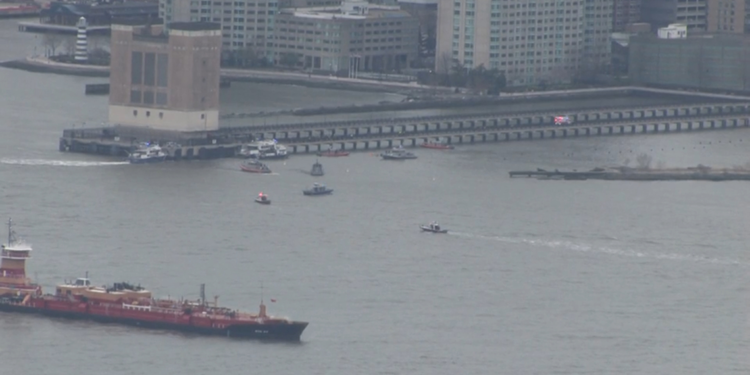 New York'ta helikopter düştü: 6 ölü