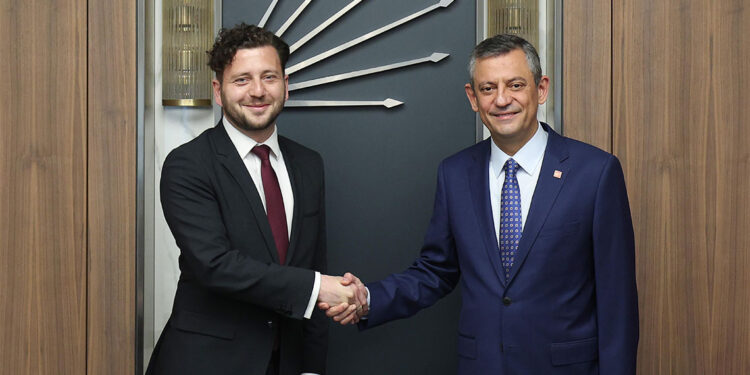 Özgür Özel Almanya Yeşiller Partisi Eş Genel Başkanı ile görüştü