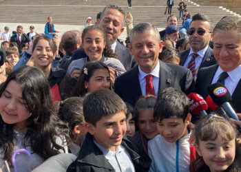 Meclis'ten kurucumuz Atatürk'e yürüyeceğiz