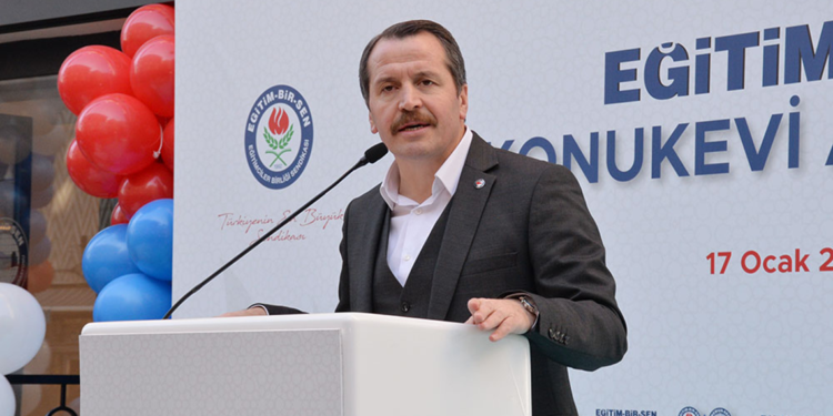 Öğrenciler siyasi manipülasyonlara alet edilmemeli