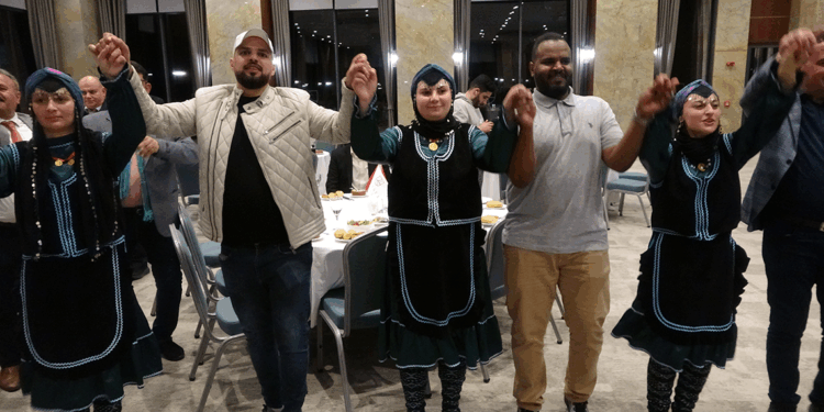 Orta Doğu Kültür ve Turizm Zirvesi'nde horon oynarak eğlendiler