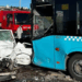 Otomobil ile belediye otobüsü kafa kafaya çarpıştı: 1 ölü, 4 yaralı