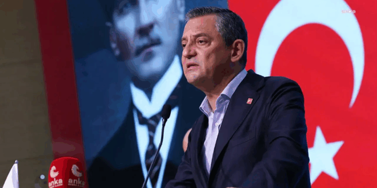 Özgür Özel'den Papa Fransuva için taziye mesajı