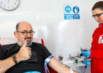 Prof. Dr. Sinan Canan kan bağışı yaptı