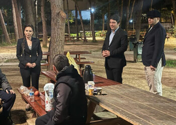 CHP'li Okakın, deprem sonrası Kadıköy sakinleri ile bir araya geldi