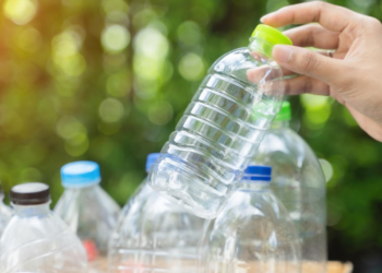 Plastik şişeleri hayatımızdan çıkarmalıyız