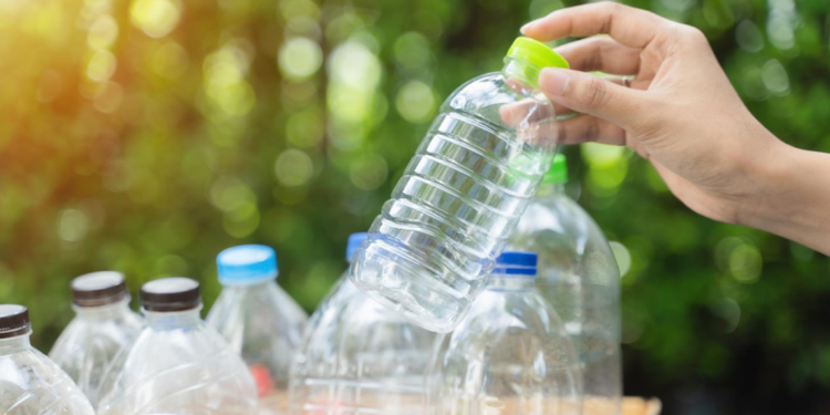 Plastik şişeleri hayatımızdan çıkarmalıyız