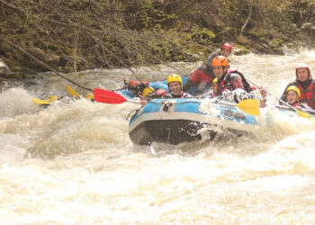 Rafting sezonu açıldı, adrenalin tutkunları tatilde Düzce'ye akın etti