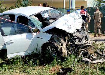Şanlıurfa'da 2 otomobil çarpıştı; 3 ölü, 2 yaralı