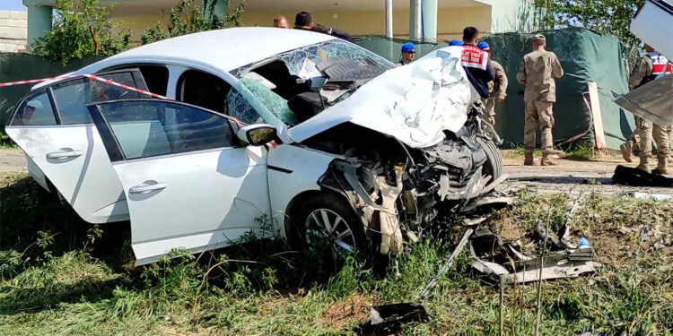 Şanlıurfa'da 2 otomobil çarpıştı; 3 ölü, 2 yaralı
