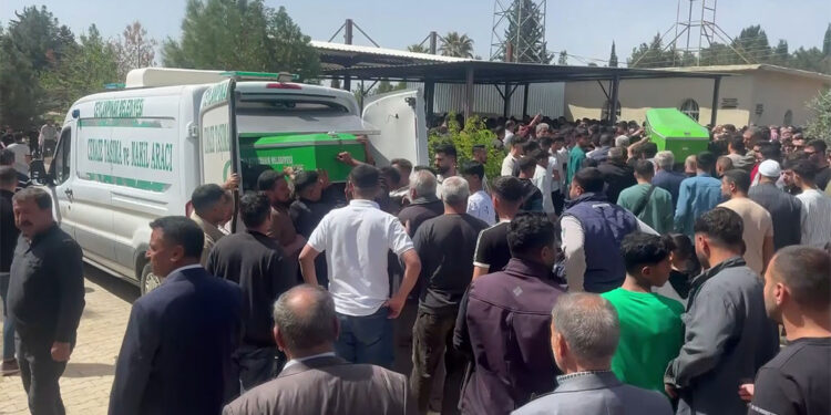 Şanlıurfa'da göçükte ölen 3 işçi toprağa verildi