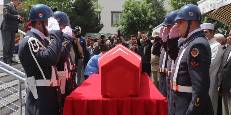 Şehit astsubay Hüseyin Uzun toprağa verildi