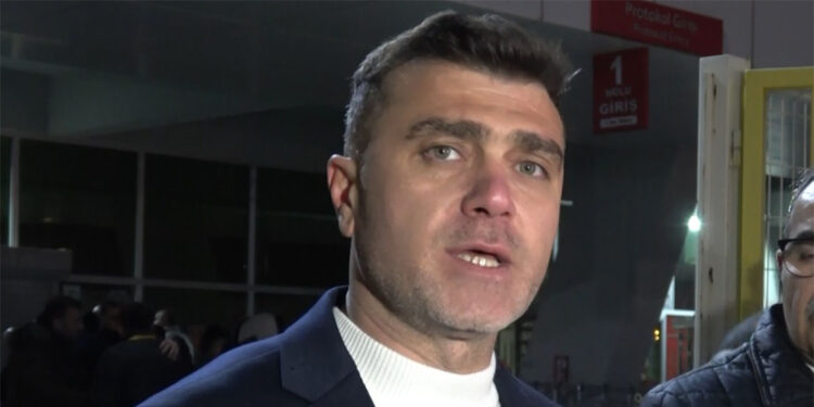 Bu tiyatronun figüranları olamayız