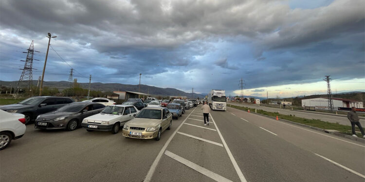Sivas'ta yüksek gerilim hattı koptu