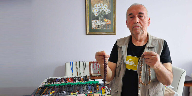 Sporcu ve antrenör olarak gittiği ülkelerden aldığı tesbihlerle koleksiyon oluşturdu